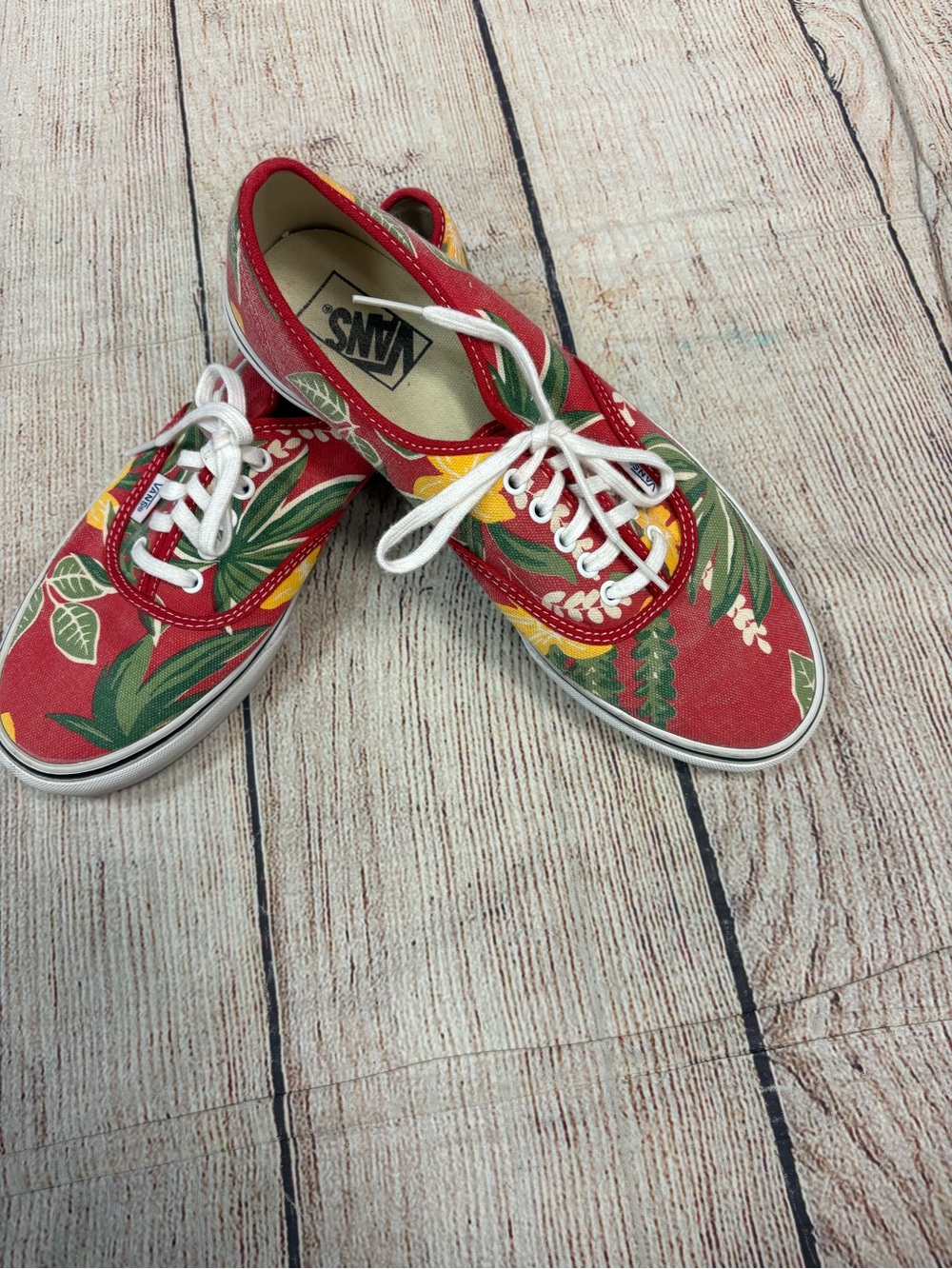 😍 Vans Red Tropical Floral Lace-Up Sneakers